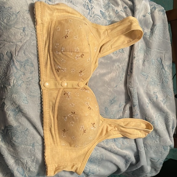 2 Daisy Bras - Picture 2 of 7